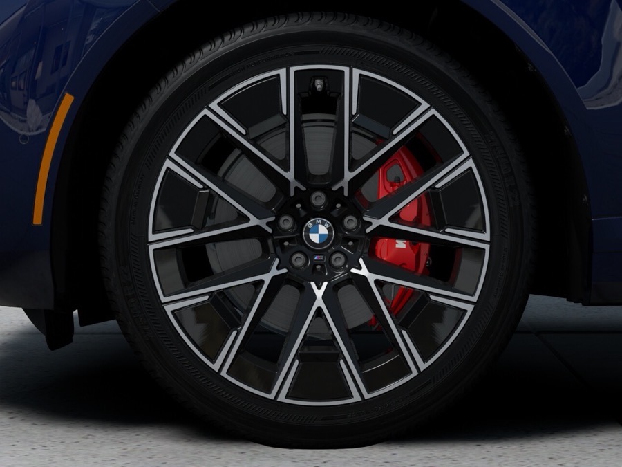 A close-up of the sample X5&rsquo;s 22-inch M Aero Trigon wheel.
